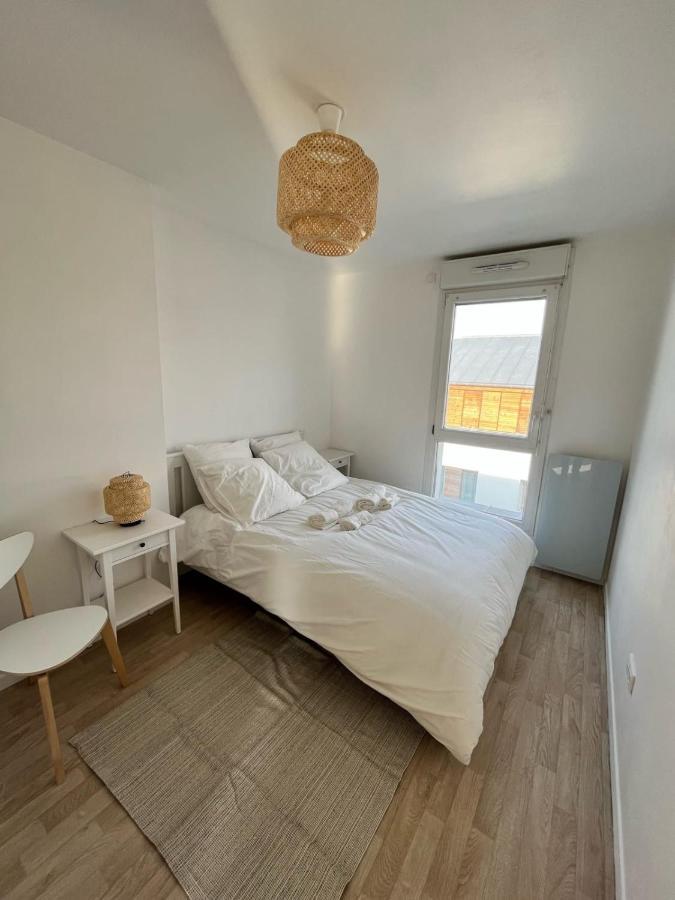 Modern And Bright Apartment Near Paris Ла Курньов Екстериор снимка