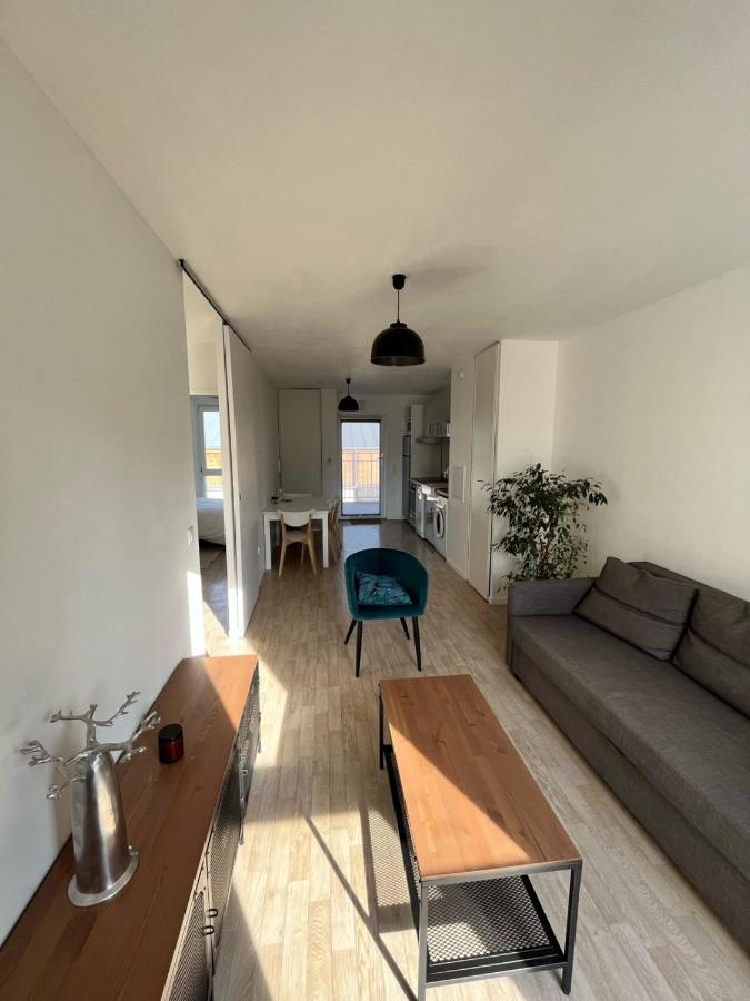Modern And Bright Apartment Near Paris Ла Курньов Екстериор снимка