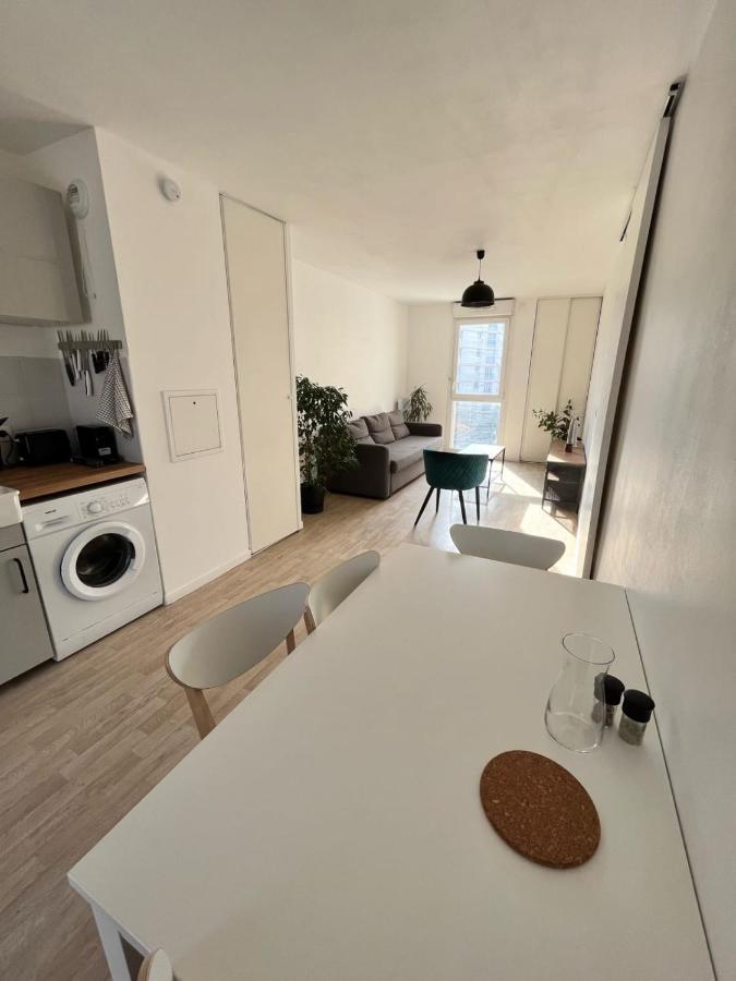 Modern And Bright Apartment Near Paris Ла Курньов Екстериор снимка