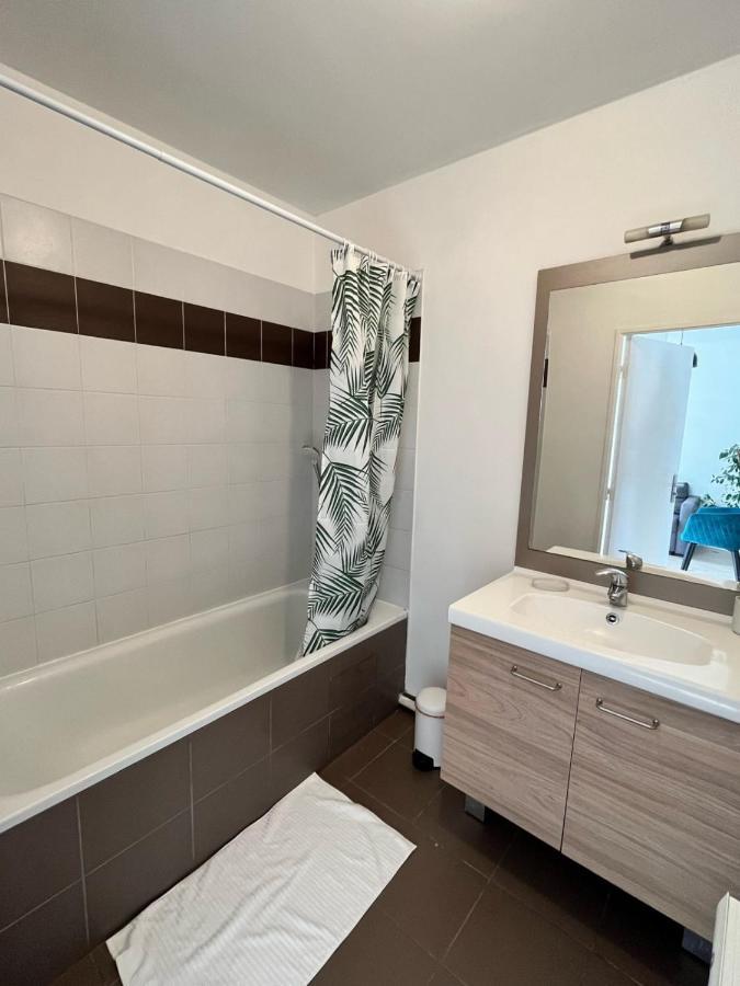 Modern And Bright Apartment Near Paris Ла Курньов Екстериор снимка